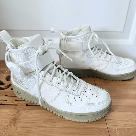 Nike SF AF-1 Mid Sneakers Women’s 7 - Picture 1 of 15